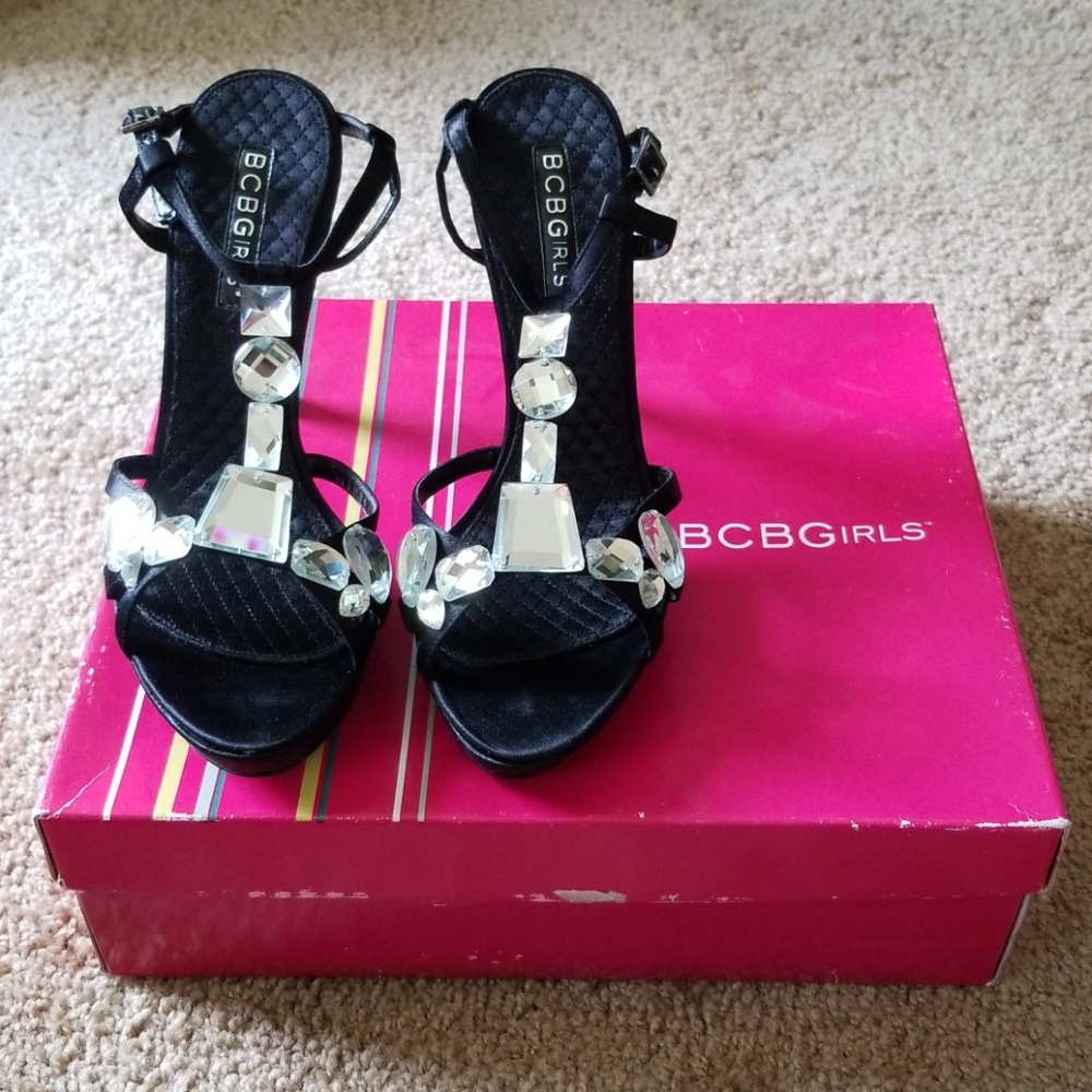 BCBG Blk Satin sandal